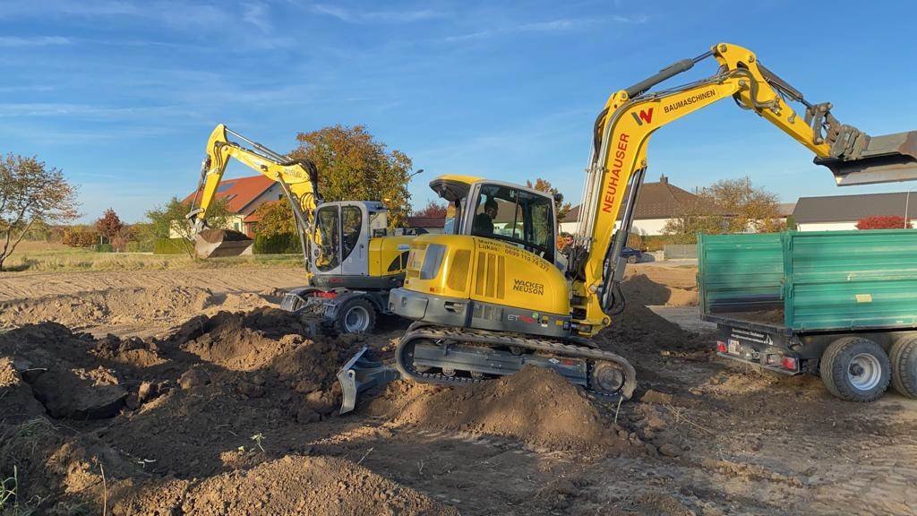 Raupenbagger von Baumaschinen Neuhauser in Loipersbach im Burgenland