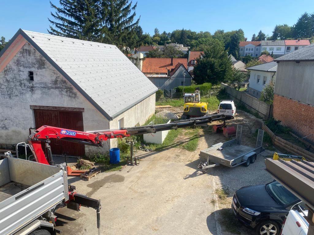 LKW-Kran von Baumaschinen Neuhauser in Loipersbach im Burgenland